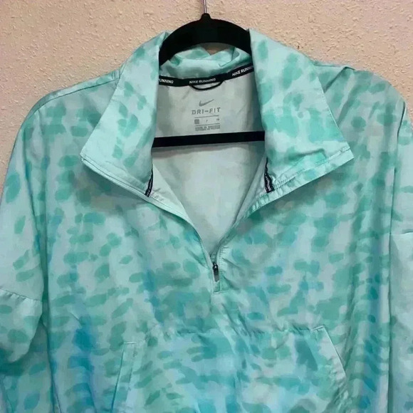NIKE Running Women’s 1/4 Zip Wind Breaker Jacket - Picture 2 of 10